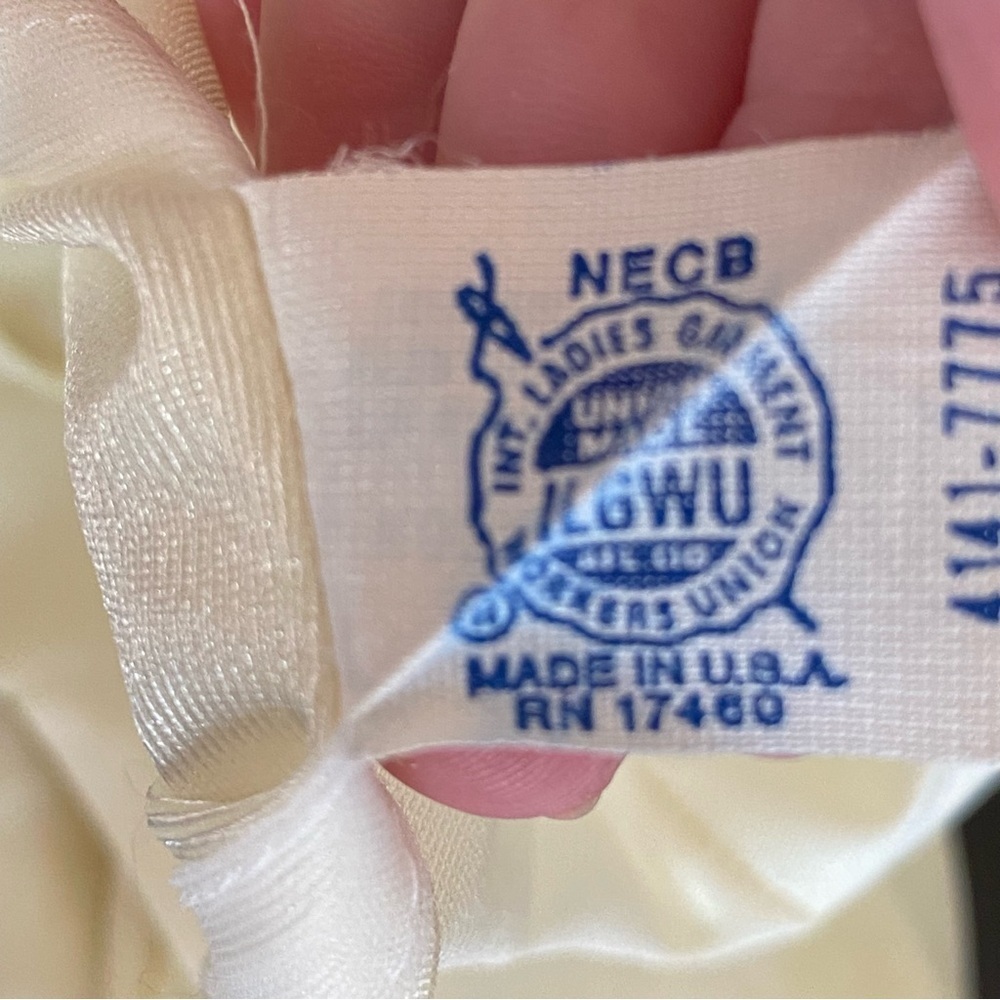 Vintage Aristocraft Full Slip Cream Adjustable Slip Dress Lace Trim Woman’s 32 - Picture 7 of 9